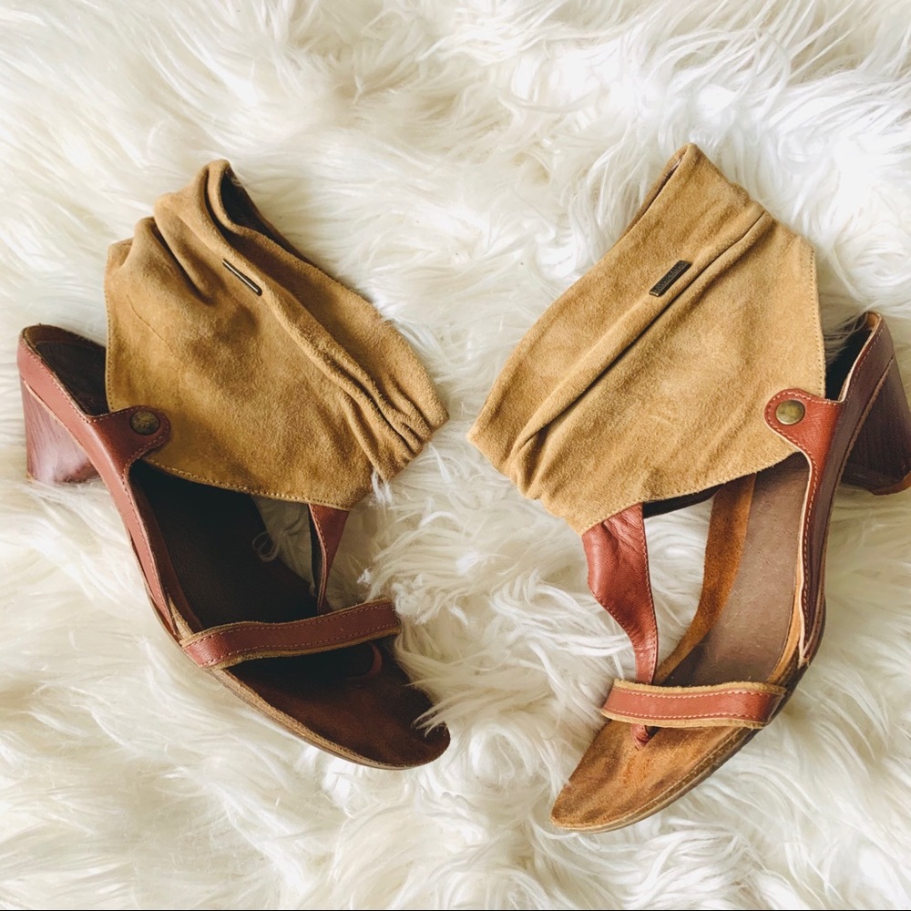 Twiggy London leather slip on sandals brown size 8